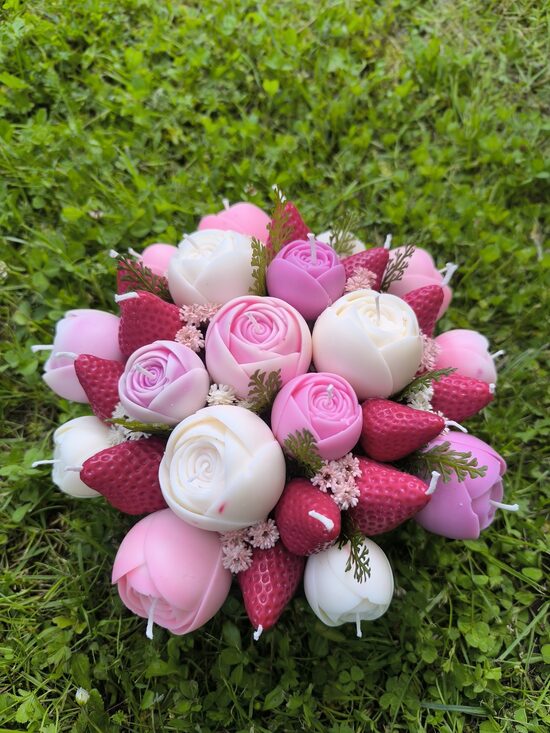 Lielie sveču ziedu dekori