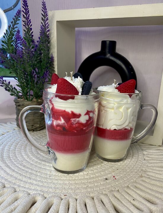 Kūciņsveces ar svaigu zemeņu aromātu